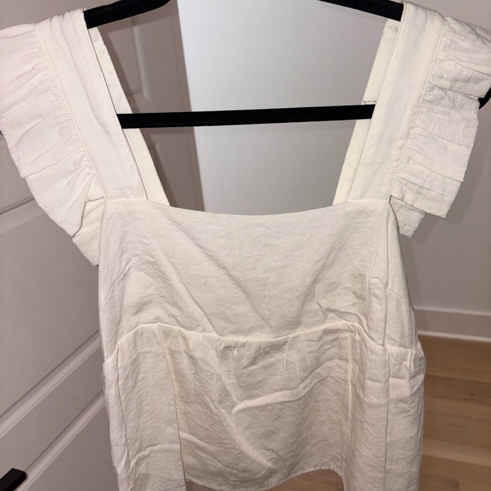 Le Lis Cream Flutter Sleeve Ruffled Blouse
